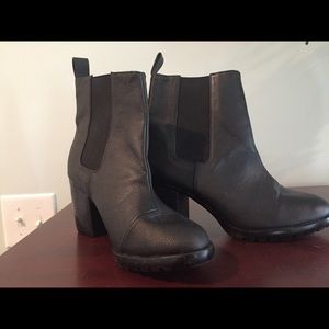 Black leather ankle boots 7